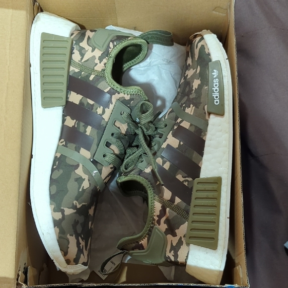 Adidas Originals NMD R1 J Olive Camo Strata Kids Size 7 Like New